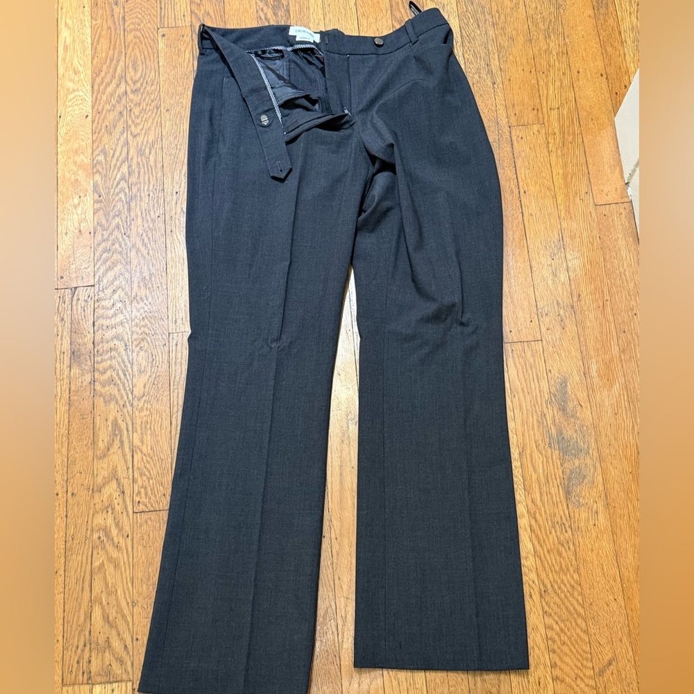 Calvin Klein modern fit slacks
Grey, size 4